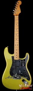 Fender American Ultra II Stratocaster HSS с грифом из клена, Solar Flare, вес 3,63 кг