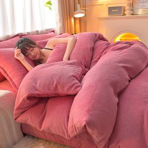 Disney Комплект постельного белья из молочного вельвета (пододеяльник 200х230 см, простыня, 2 наволочки), цвет Bean Paste, вес одеяла 3500 г, общий вес 6400 г