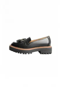 Лоферы с гладкой поверхностью и массивной отделкой. Lipsy, Black