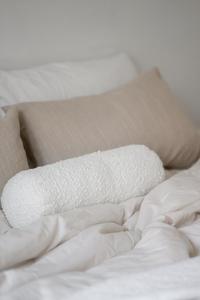 Подушка тронд Svanefors, 15x45 см, белый