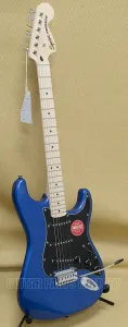 037-8003-502 Squier Affinity Series Stratocaster, гриф из клена, черный звукосниматель, цвет Lake Placid Blue