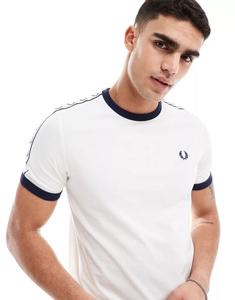 Белая футболка с надписью Fred Perry
