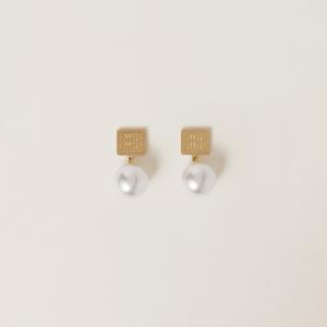 Серьги из металла и искусственного жемчуга MIU MIU, золото/кремовый