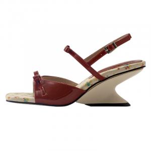 Wonderful couple Женские красные сандалии на одной бляшке с мелким цветочным принтом высотой каблука 6,5 см, цвет Red