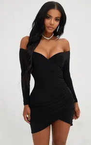 PrettyLittleThing Черное облегающее платье с открытыми плечами и рюшами