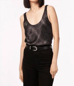 Cami NYC Андресса Ками в образе серой змеи