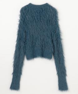 Пуловер из пушистой вязки