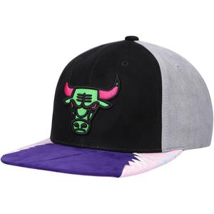 Мужская кепка Snapback Mitchell & Ness черного/розового цвета Chicago Bulls Day 5