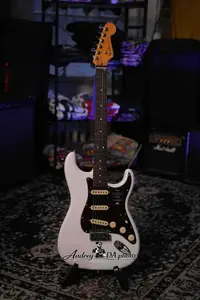 Fender American Ultra Stratocaster с накладкой из палисандра, Arctic Pearl