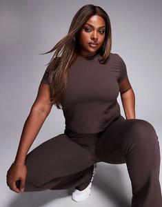 4505 Curve Icon Мягкая на ощупь детская футболка Studio в цвете «сливовый шоколад»