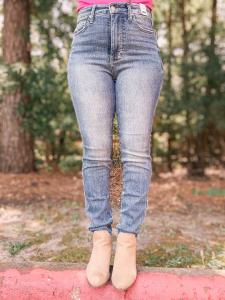 Шарлотта джинсы скинни с высокой талией средневыбеленные Judy Blue