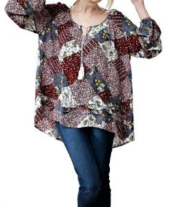 Топ с принтом в стиле пэчворк в бордовом цвете KORI