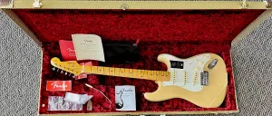 Fender American Vintage II 1957 Vintage Blonde Stratocaster с чехлом - 8,2 фунта
