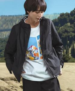 Водоотталкивающая компактная куртка с вышитым логотипом.