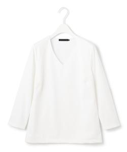 Прочный моющийся трикотажный пуловер с V-образным вырезом.