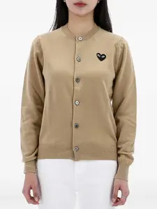 Кардиган из шерсти с аппликацией в виде сердца Comme Des Garçons Play, бежевый