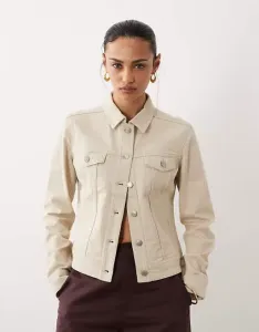 Джинсовая куртка потертого цвета экрю