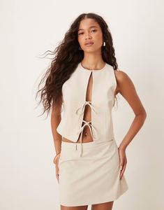 Жилет с завязкой спереди цвета кремовый Asos Design