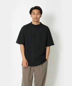 Футболка с высоким воротником из переработанного хлопка