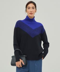 Мягкий вязаный свитер с высоким воротником из смеси кашемира с интарсией.