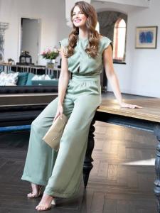 Вельветовый комбинезон с v-образным вырезом HotSquash