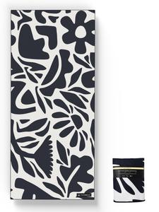 Woodsandwaves Пляжное полотенце 'Midnight Florals' в черном цвете