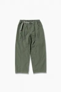 мятые нейлоновые штаны