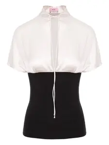 Топ с короткими рукавами и ромашками Manuri, черный