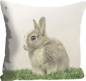 Королевская декоративная подушка "Костас", с кроликом на поляне, чехол без наполнения, 1 шт Queence 40х40 см, зеленый/коричневый
