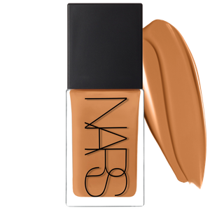 Светоотражающая тональная основа средней степени покрытия с пептидами какао, улучшающая состояние кожи. NARS, 1 oz/30 mL, Caracas