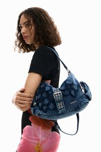 Средняя сумка с цветочным рисунком из джинсовой ткани.