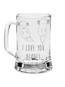 Пивная кружка Аксолотль Любовь с надписью на прозрачном фоне Mr. & Mrs. Panda