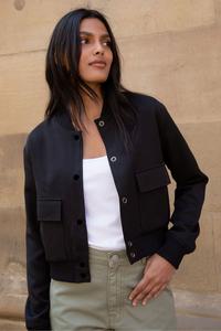 Практичный бомбер с накладными карманами Threadbare, черный