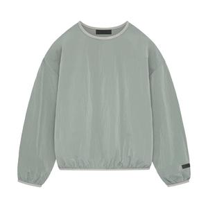 Толстовка Fear Of God Essentials Fear of God Essentials Crinkle Nylon Pullover Crewneck, серый
