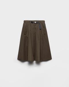 Юбка-солнце из технической ткани Prada, камуфляжный зеленый