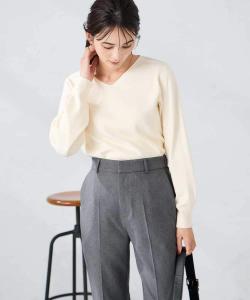 Красивый трикотажный свитер с V-образным вырезом и пышными рукавами Avv, цвет Ivory