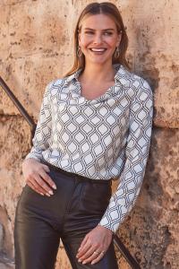 Атласный топ с драпированным вырезом Sosandar, белый