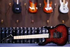 ESP Maverick Блестящая Шторм Красный