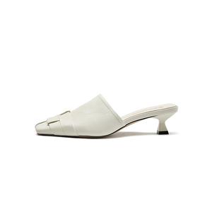 AQUASCUTUM Женские тапочки с закрытым носком на резиновой подошве устойчивые к истиранию экрю (овчина), цвет Ecru (Sheepskin)