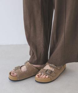 Сандалии без каблука с ремешком, украшенным заклепками Jeanasis, цвет Beige(50)