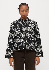 Легкая куртка VMCLARA JACKET  Vero Moda Petite, черный