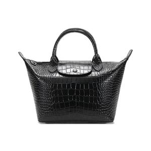 Сумка-пельмень Le Pliage Cuir из кожи коровы с крокодиловым принтом, женская, черная LONGCHAMP