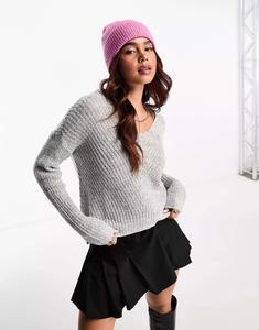 Легкий серый джемпер с v-образным вырезом JDY