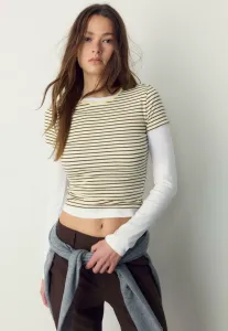 Базовая приталенная футболка в полоску. Stradivarius, Light Yellow