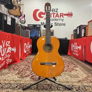 Акустическая гитара Yamaha CGX102 2010-х годов - натуральная