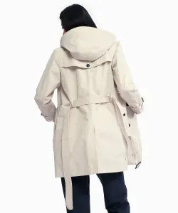 Ветрозащитный, водонепроницаемый, водоотталкивающий, дышащий тренч из двухслойной ткани с мембраной GORE-TEX и съемным капюшоном.