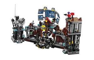 Конструктор Super Hero Collection DC Batman, The Mudface Invasion Of The Batcave Building Blocks 1001 2000 деталей 76122 LEGO