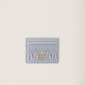 Кардхолдер из наппа с простежкой мателлассе MIU MIU, серый