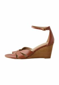 Босоножки на танкетке REGULAR FIT - FOREVER COMFORT WITH MOTIONFLEX STRAP DETAIL Next, коричневый