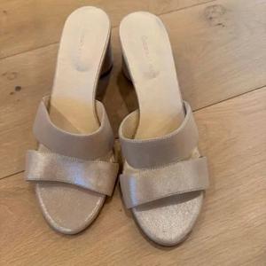 Женские сандалии Blake в металлическом бежевом цвете CHOCOLAT BLU